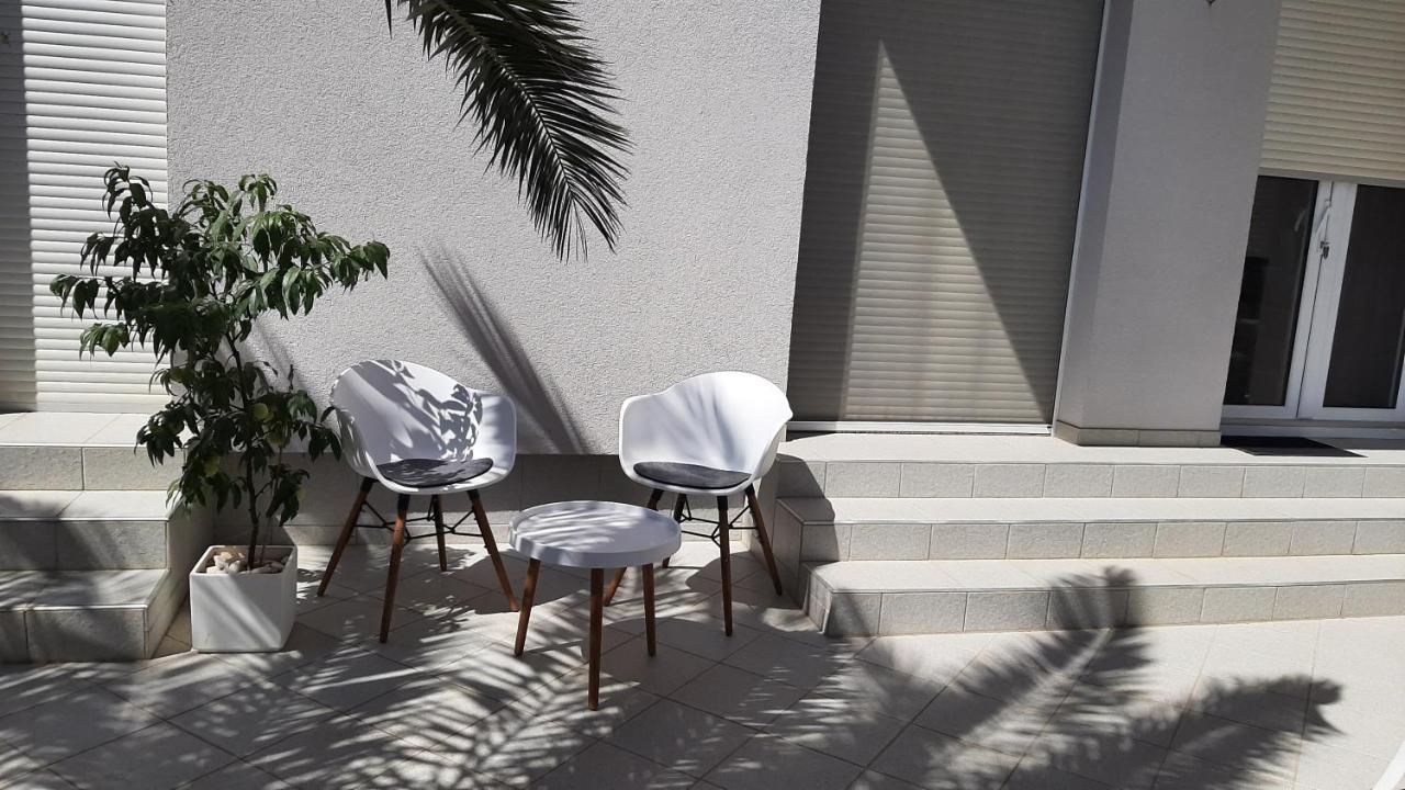 Helles Doppelzimmer Mit Bad, Terrasse Und Pool, Seperater Eingang, Liznjan, Istrien Exterior foto